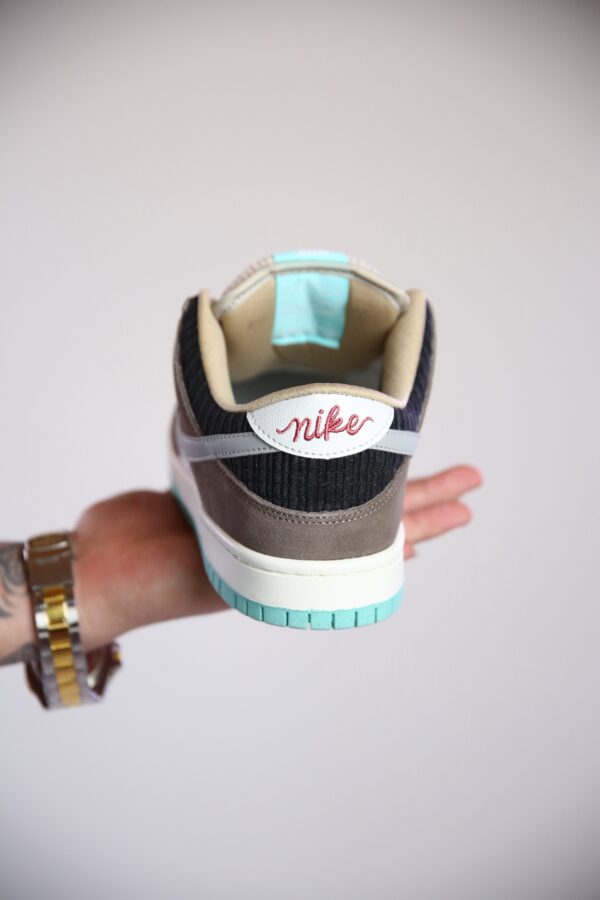 ⁦Travis’s Nike⁩ – תמונה ⁦4⁩
